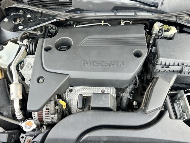 2016 Super Black Clearcoat Nissan Altima 2.5 SV FWD Sedan