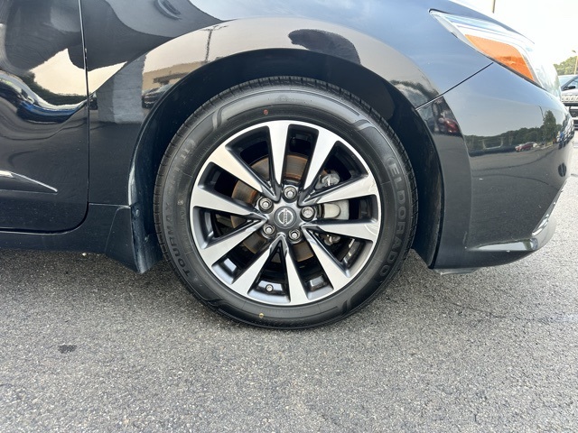 2016 Super Black Clearcoat Nissan Altima 2.5 SV FWD Sedan