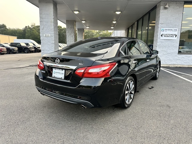 2016 Super Black Clearcoat Nissan Altima 2.5 SV FWD Sedan