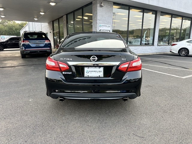 2016 Super Black Clearcoat Nissan Altima 2.5 SV FWD Sedan