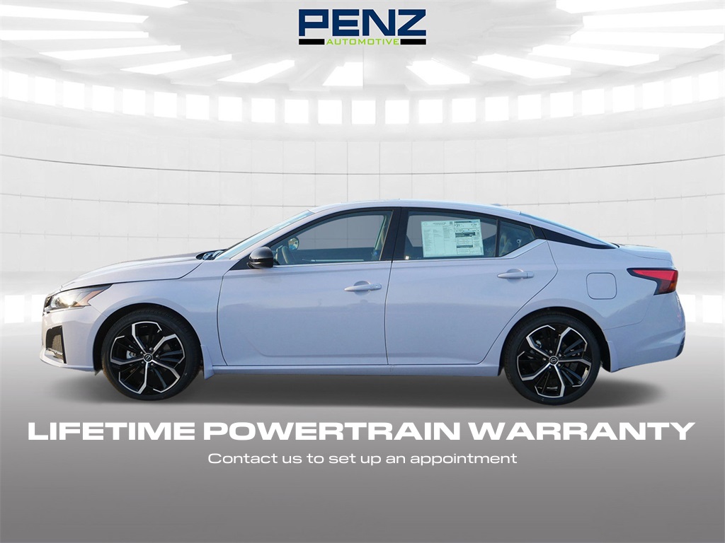 2025 Nissan Altima SR's photo