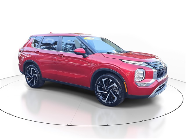 2024 Mitsubishi Outlander SE's photo