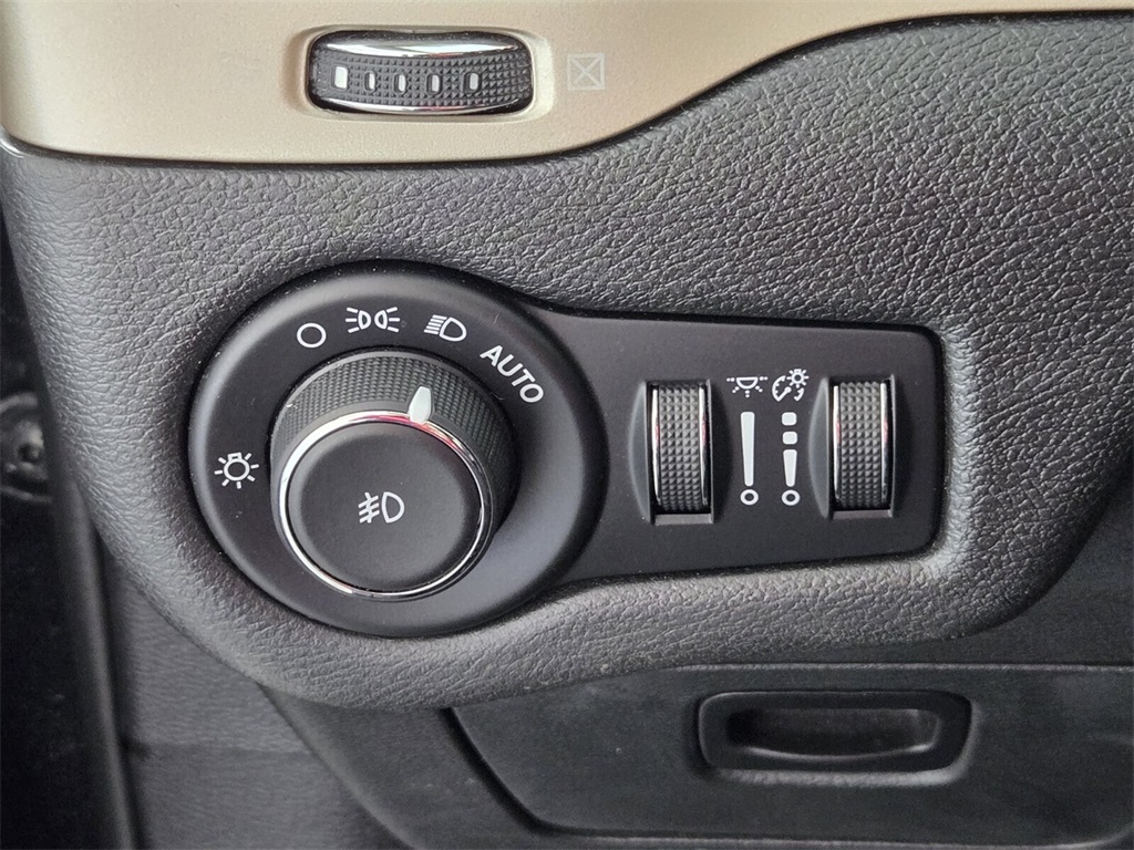 used 2016 Jeep Cherokee car, priced at $12,998