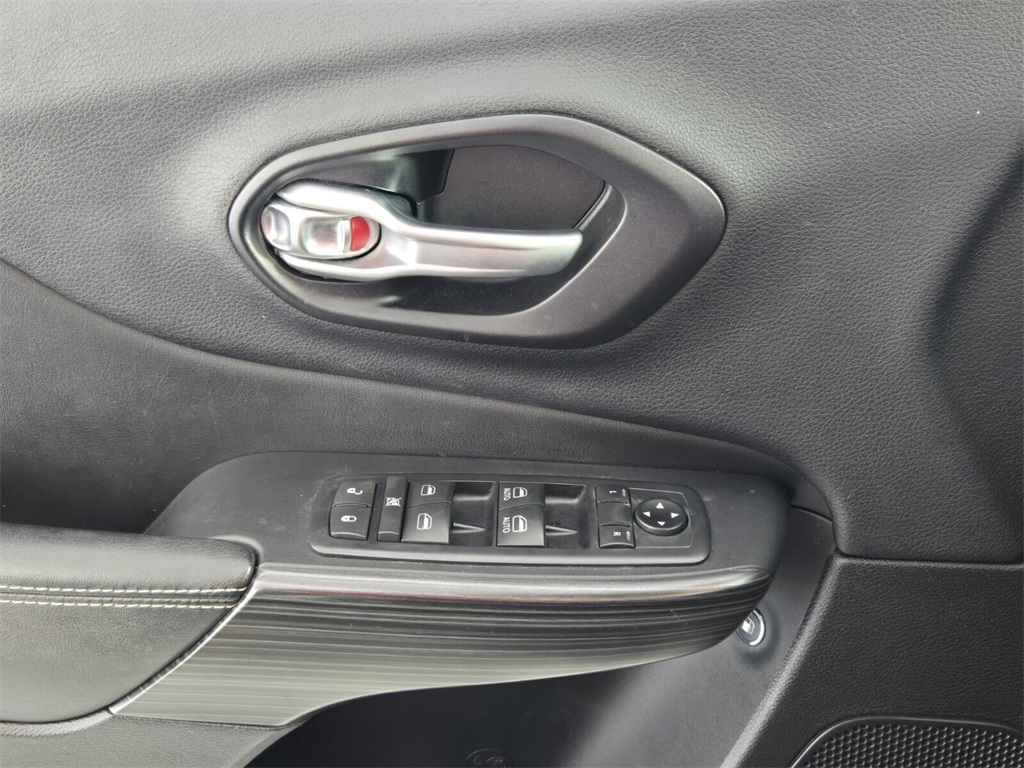 used 2016 Jeep Cherokee car, priced at $12,998