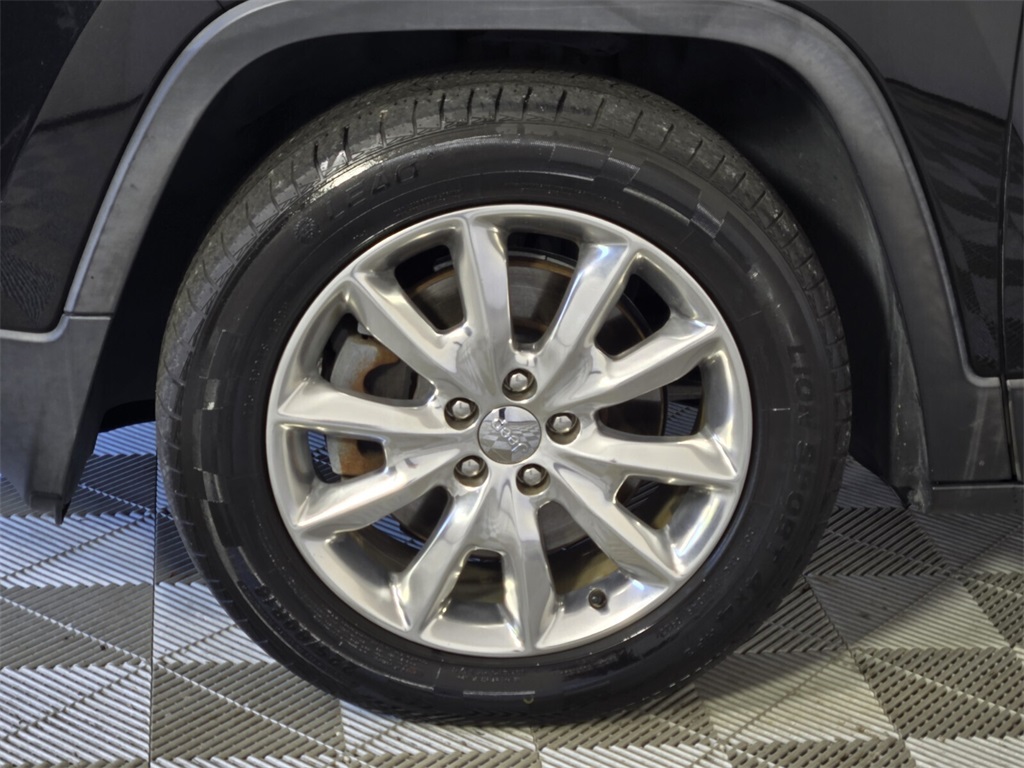 used 2016 Jeep Cherokee car, priced at $12,998