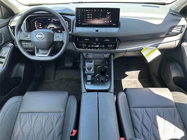 2025 Nissan Rogue Platinum photo 2