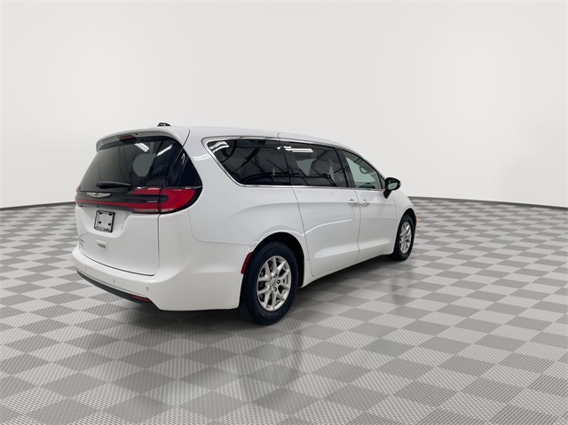 2023 Chrysler Pacifica Touring L photo