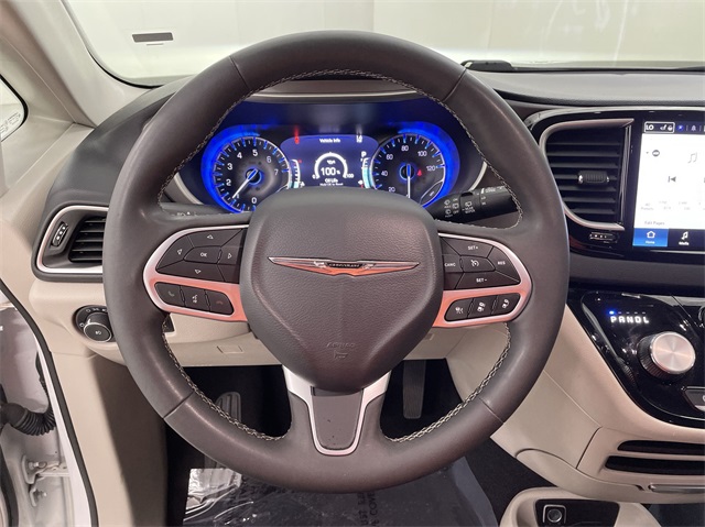 2023 Chrysler Pacifica Touring L photo