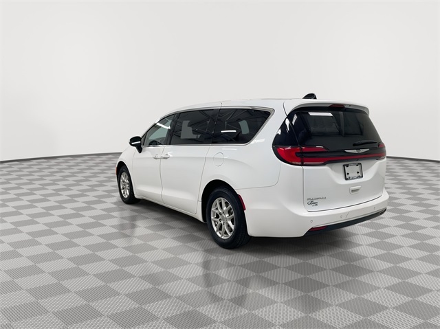 2023 Chrysler Pacifica Touring L photo