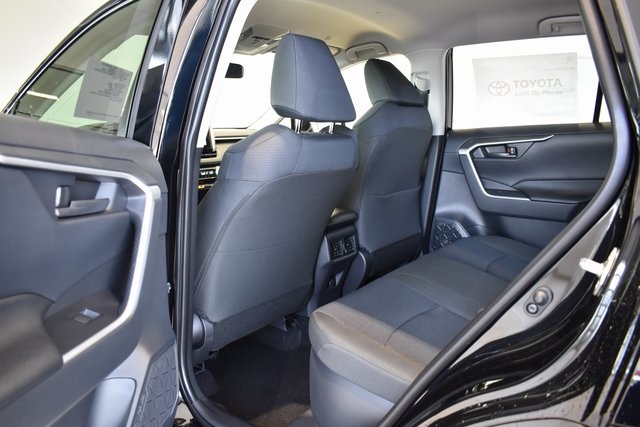 2025 Toyota RAV4 LE photo 4