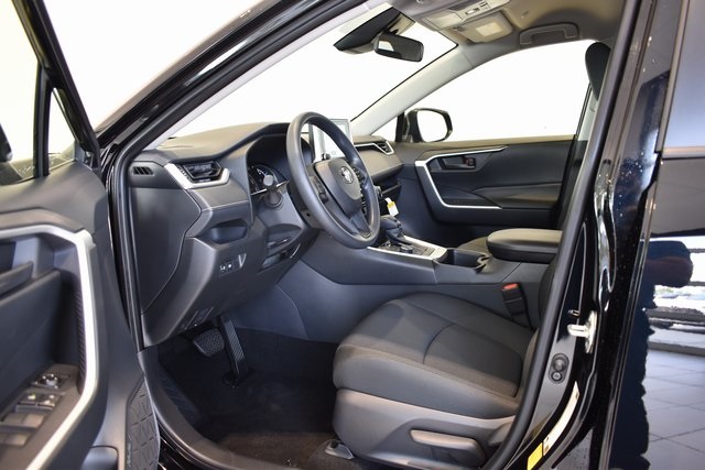 2025 Toyota RAV4 LE photo 5
