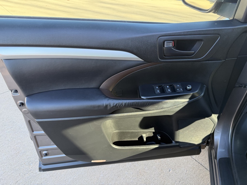 used 2016 Toyota Highlander car, priced at $19,503