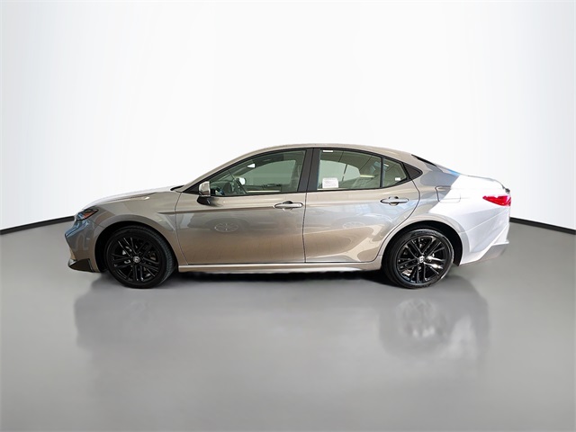 2026 Toyota Camry SE photo 3