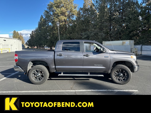 2016 Toyota Tundra SR5's photo
