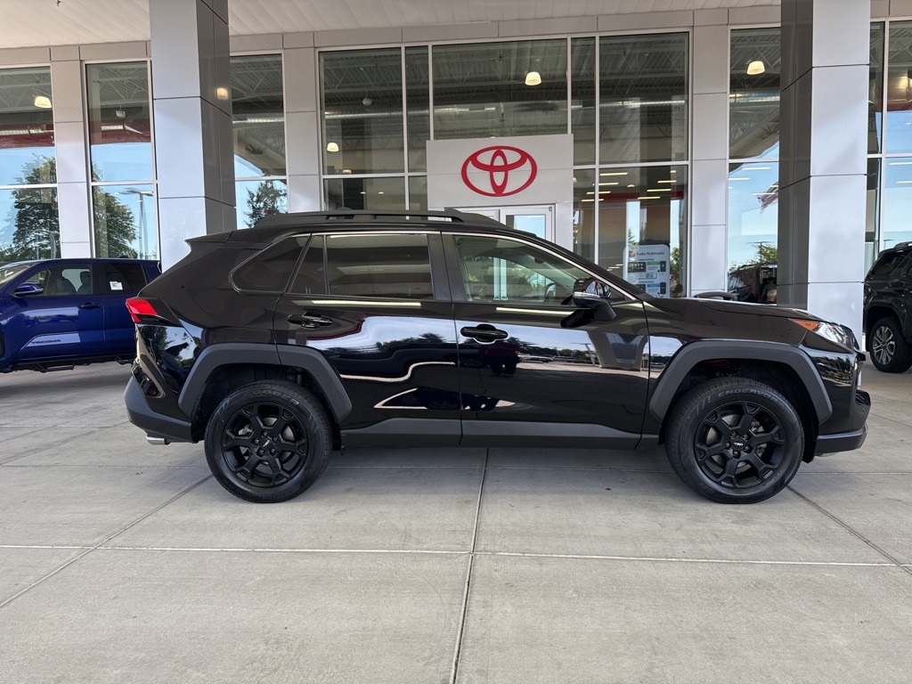 2021 Toyota RAV4 TRD Off-Road photo 2