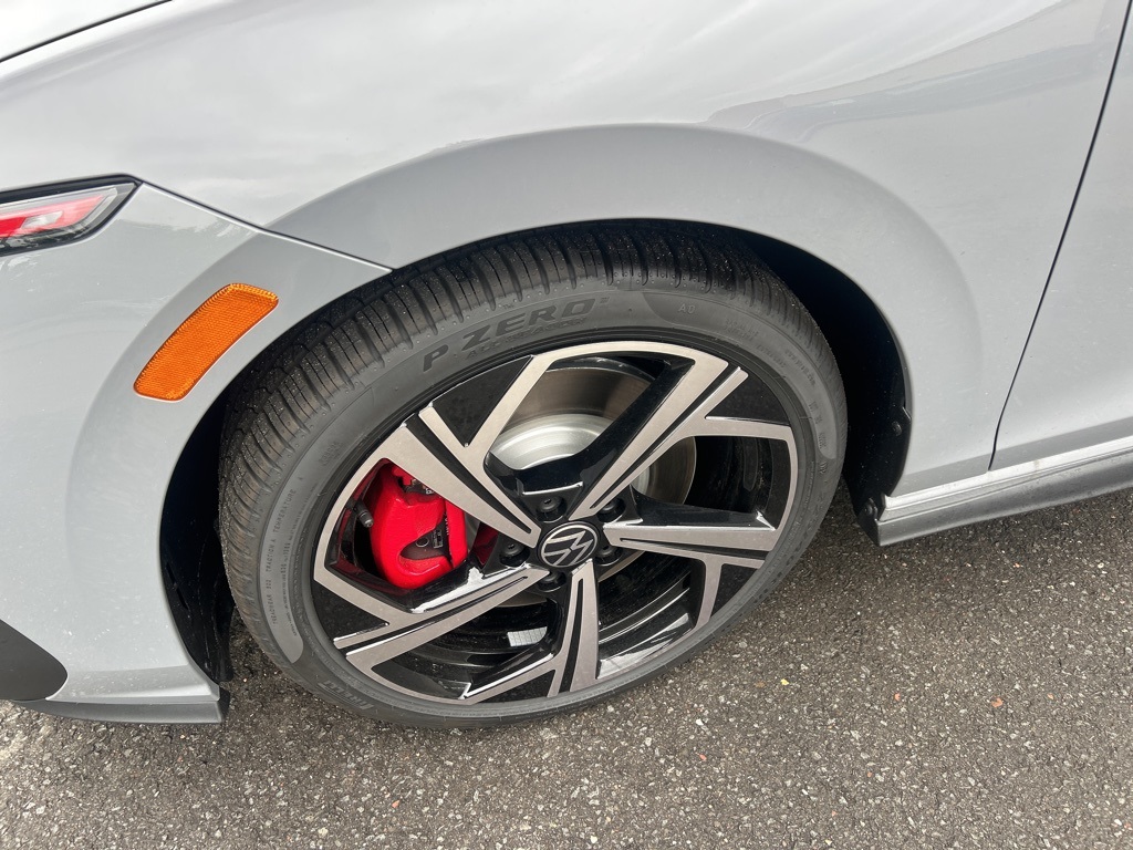 2025 Volkswagen Golf GTI SE photo 2