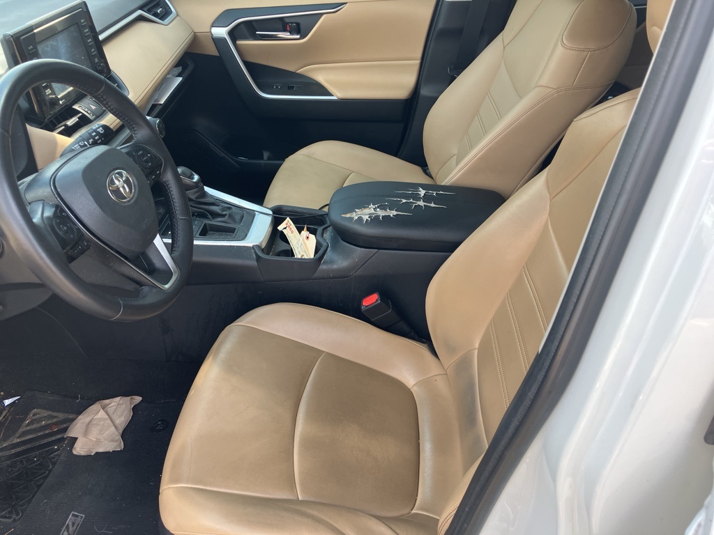 2021 Toyota RAV4 XLE Premium photo 3