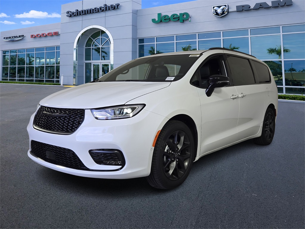 new 2026 Chrysler Pacifica car, priced at $41,317