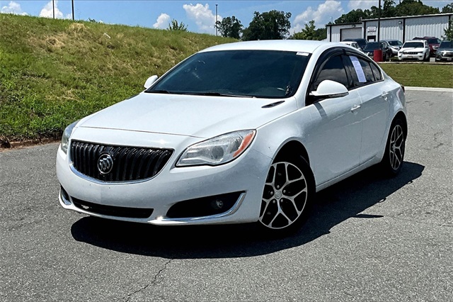 2017 Summit White Buick Regal Turbo FWD Sedan