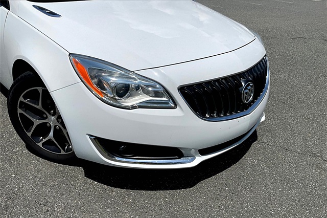 2017 Summit White Buick Regal Turbo FWD Sedan