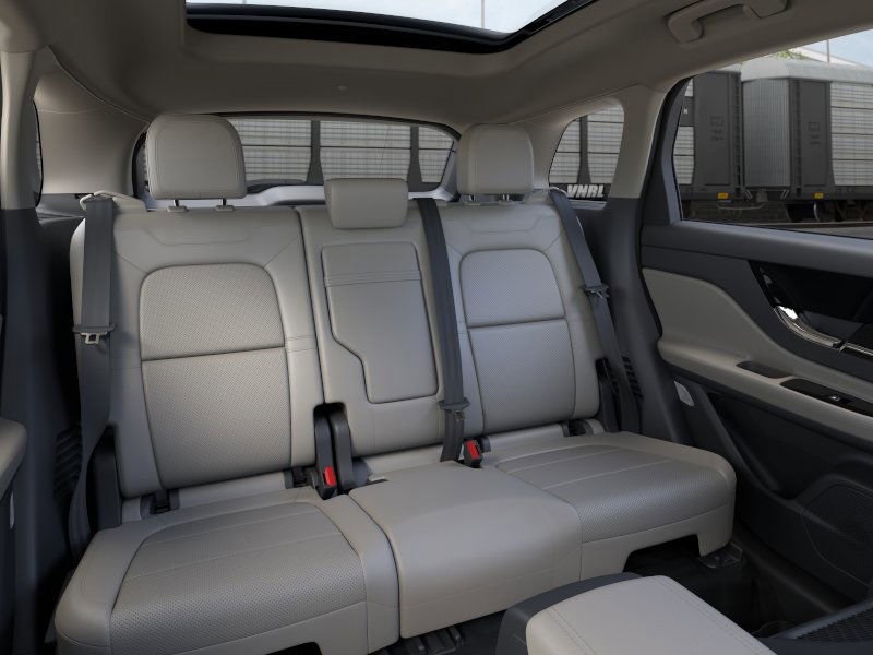 2025 Lincoln Corsair Premiere photo 11