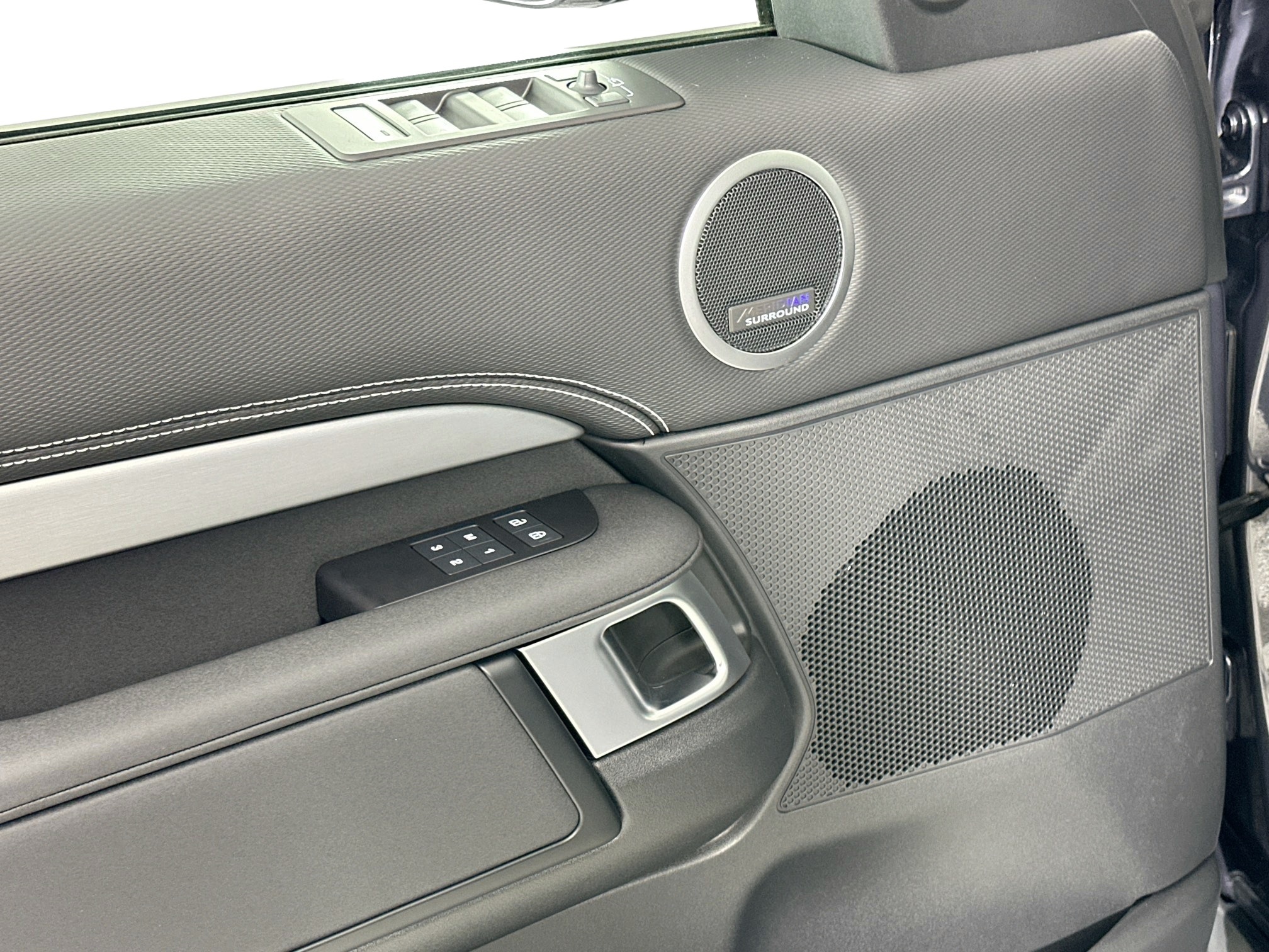 used 2025 Land Rover Discovery car, priced at $59,995