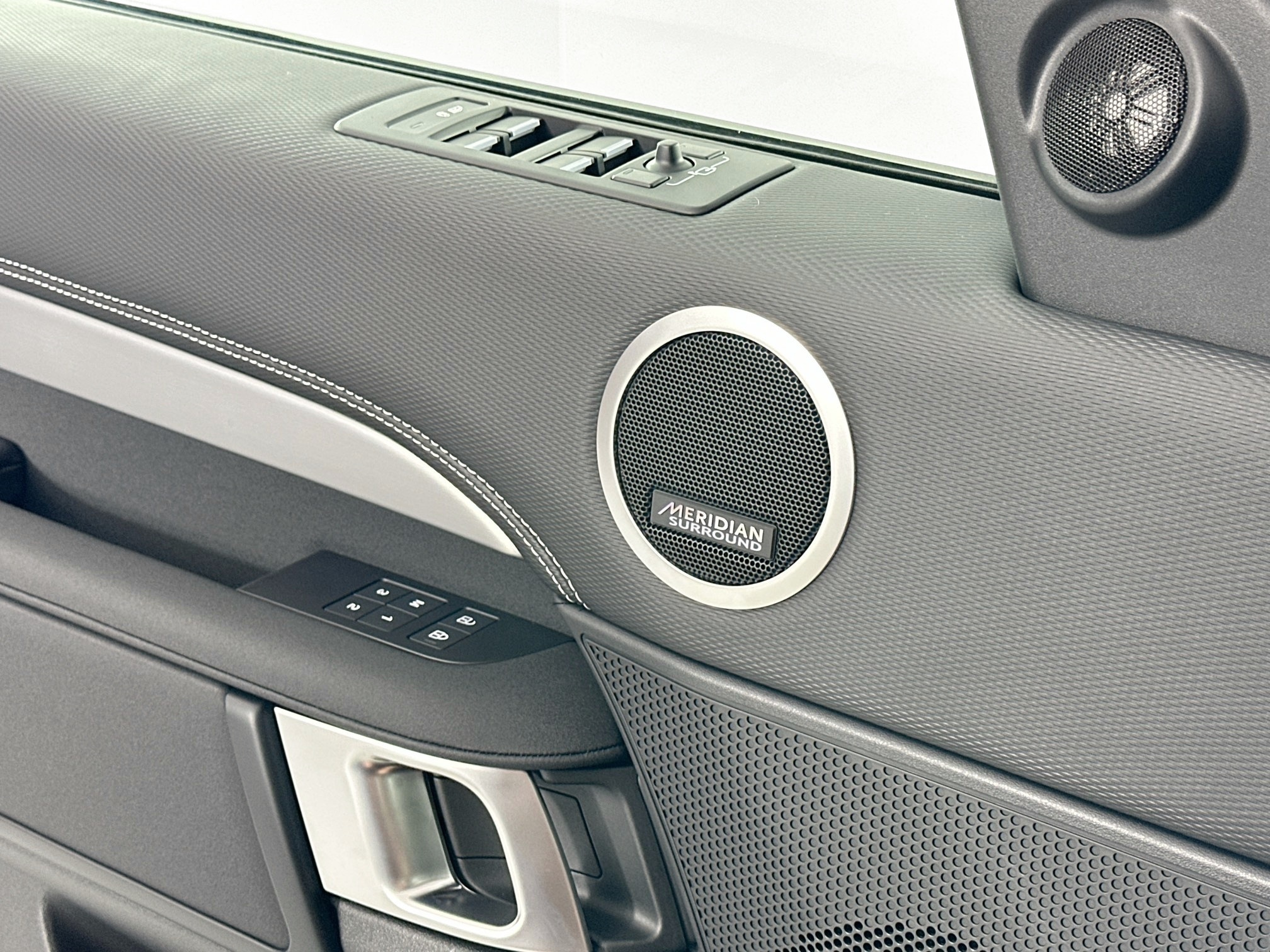 used 2025 Land Rover Discovery car, priced at $59,995