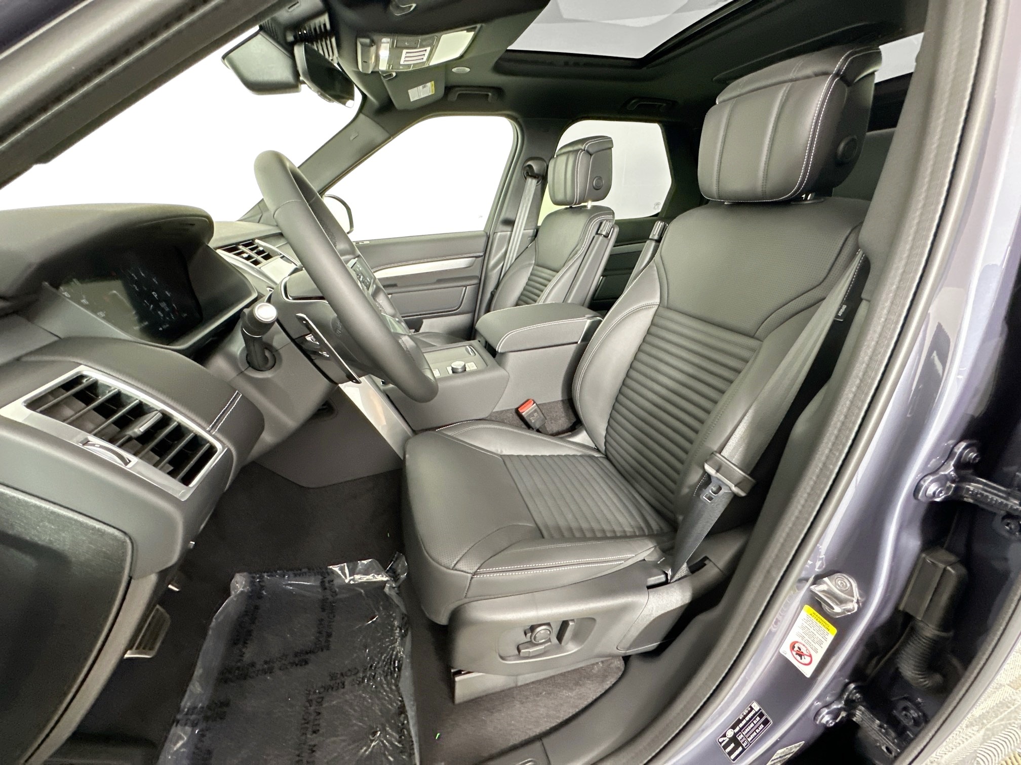 used 2025 Land Rover Discovery car, priced at $59,995