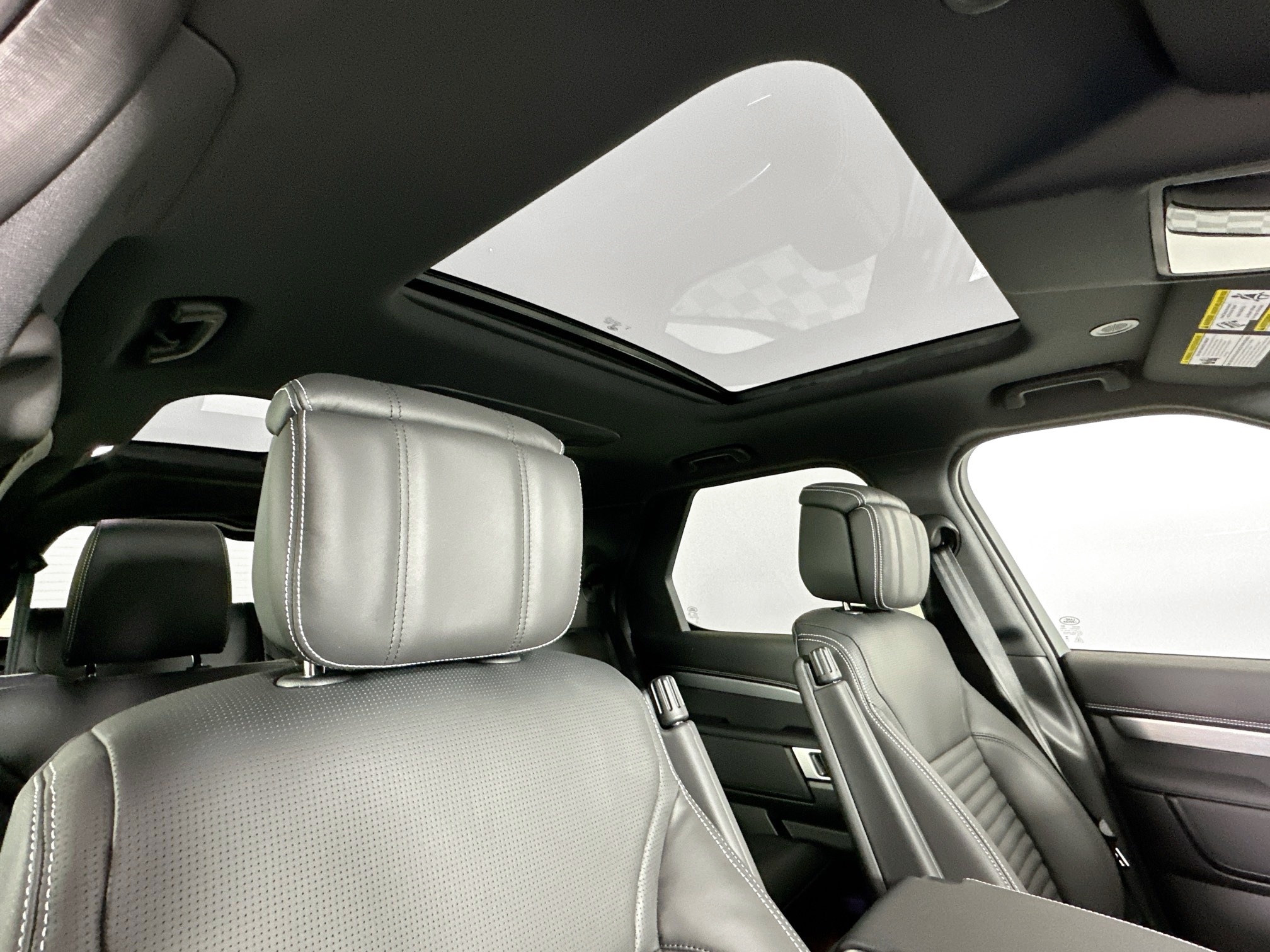 used 2025 Land Rover Discovery car, priced at $59,995