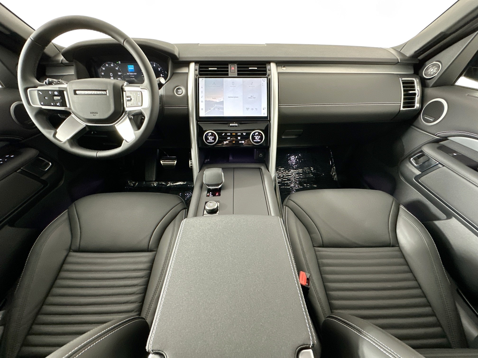 used 2025 Land Rover Discovery car, priced at $59,995