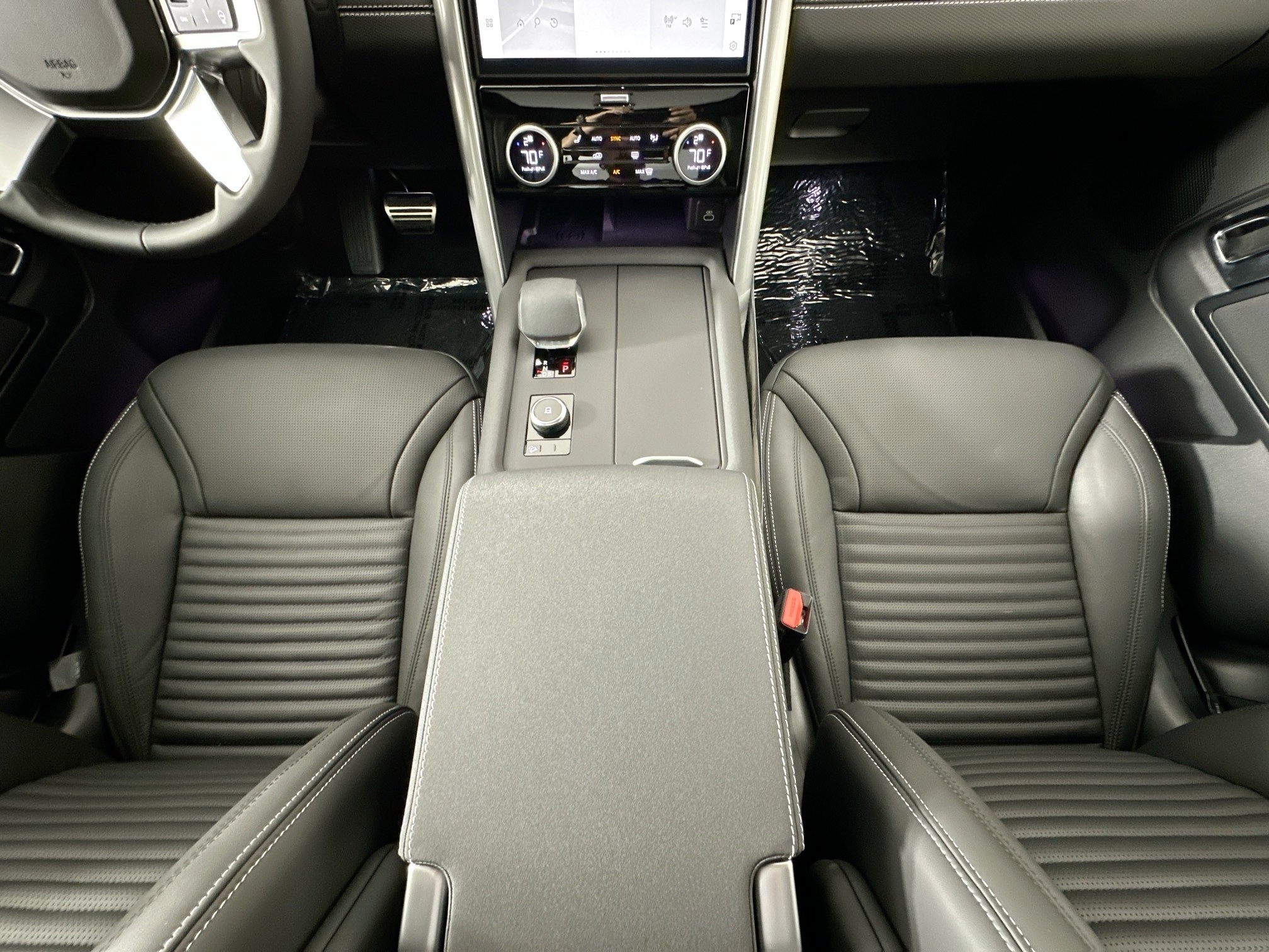 used 2025 Land Rover Discovery car, priced at $59,995