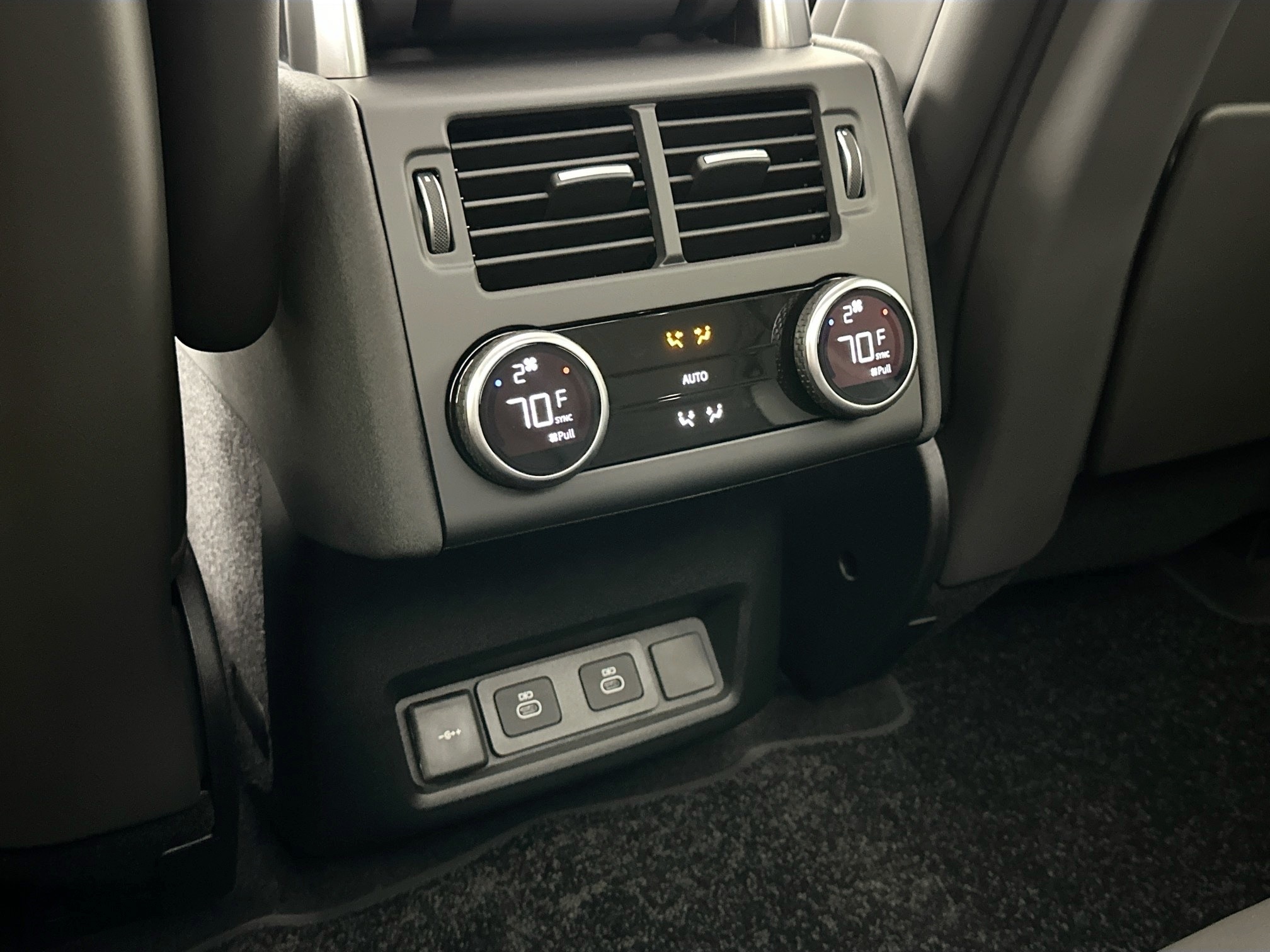 used 2025 Land Rover Discovery car, priced at $59,995