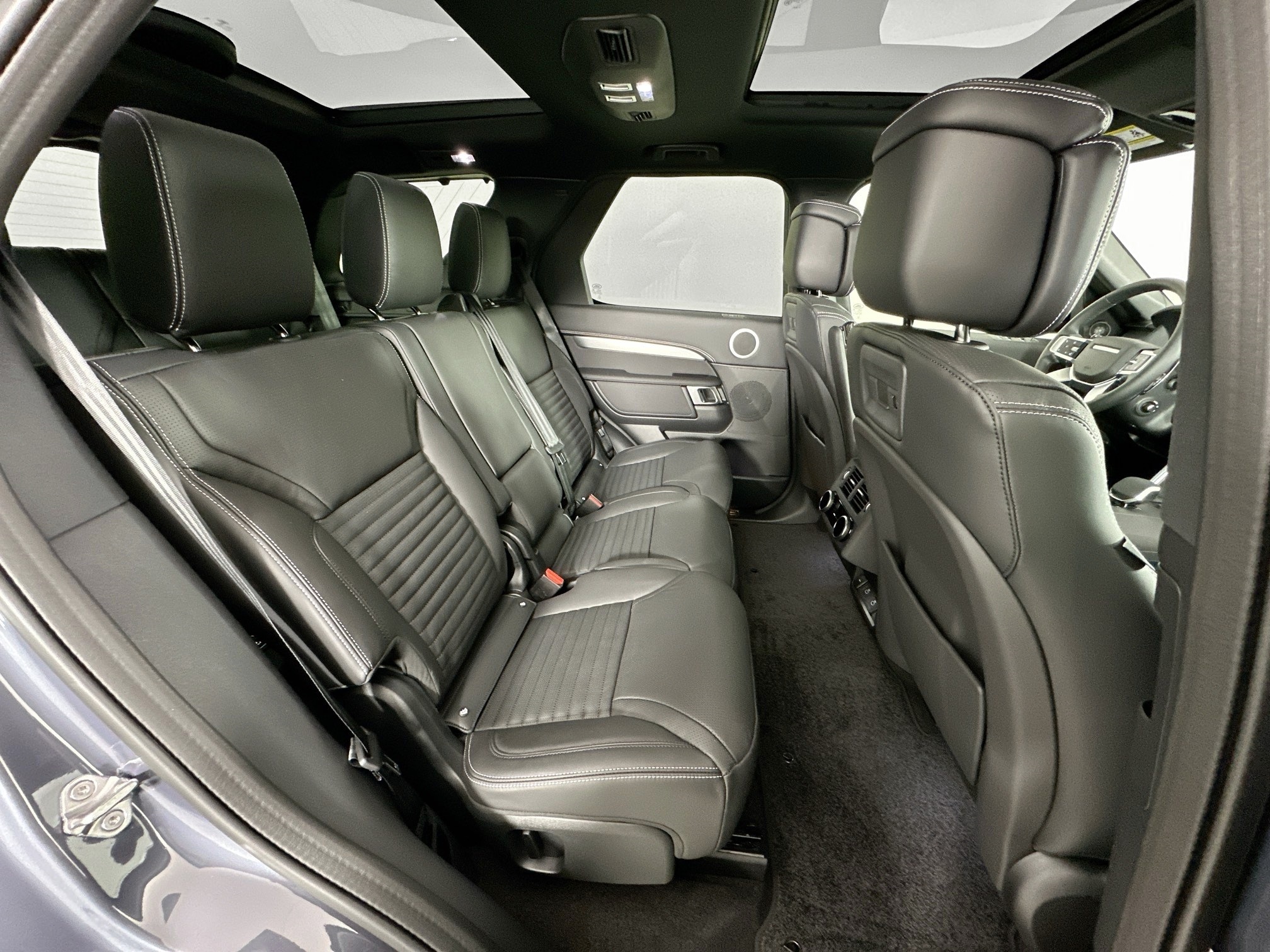 used 2025 Land Rover Discovery car, priced at $59,995