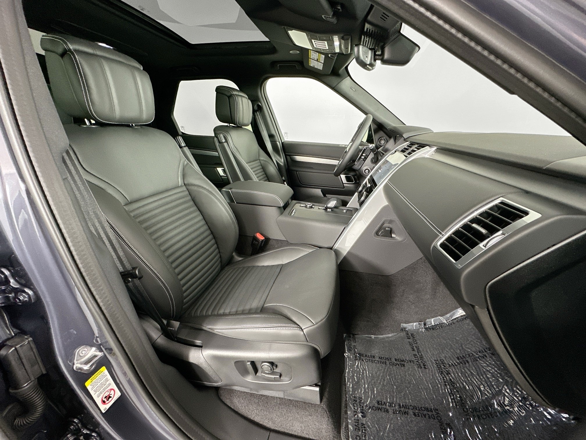 used 2025 Land Rover Discovery car, priced at $59,995