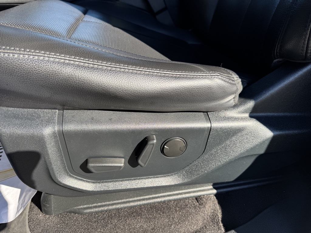 2021 Ford Expedition XLT:16966P