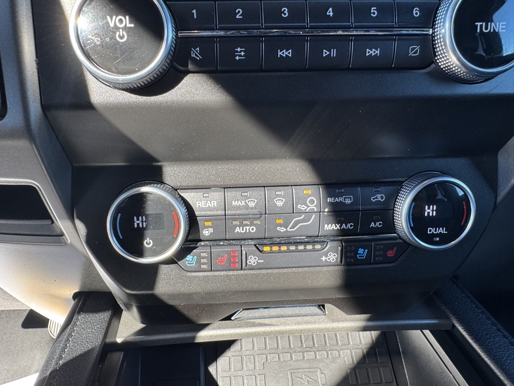 2021 Ford Expedition XLT:16966P