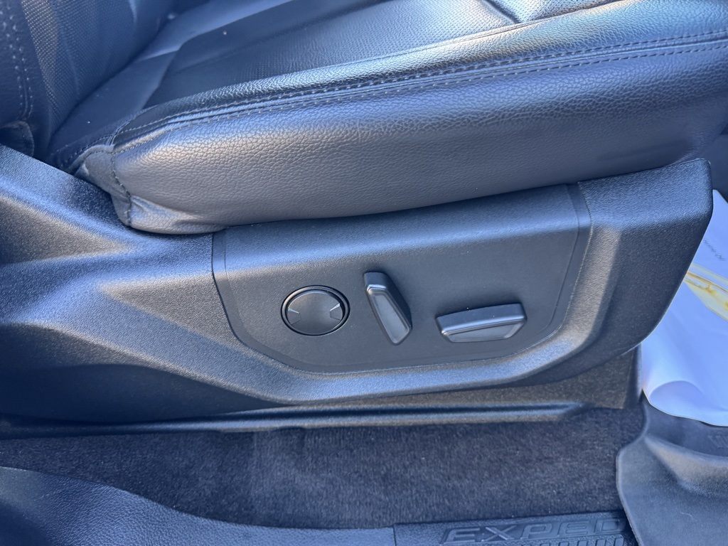 2021 Ford Expedition XLT:16966P