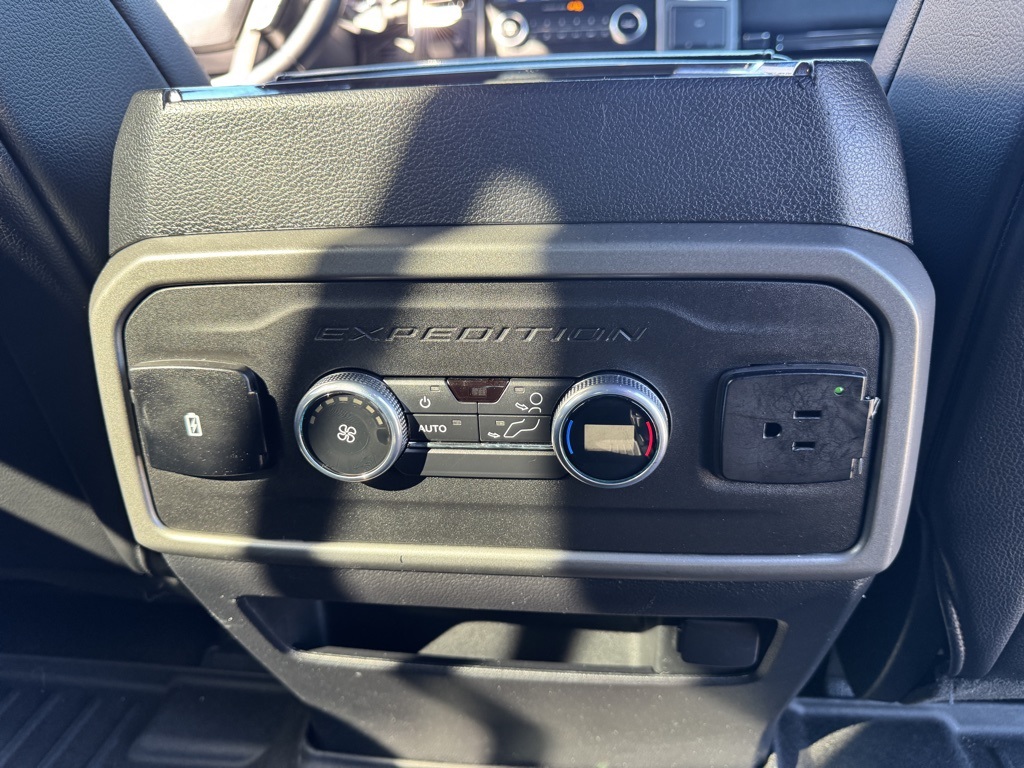 2021 Ford Expedition XLT:16966P