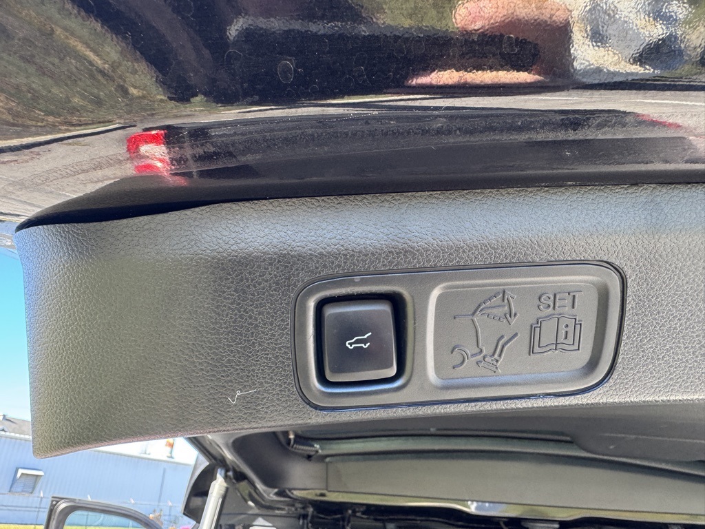 2021 Ford Expedition XLT:16966P