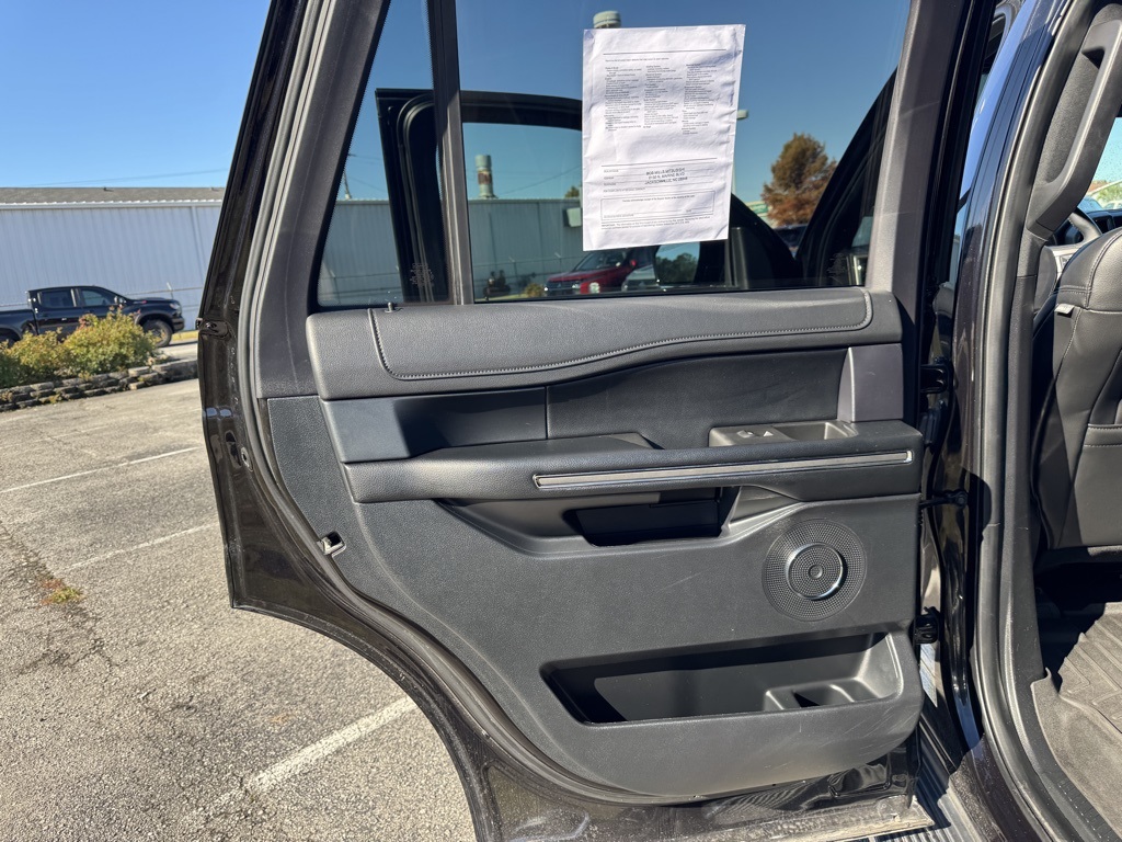 2021 Ford Expedition XLT:16966P