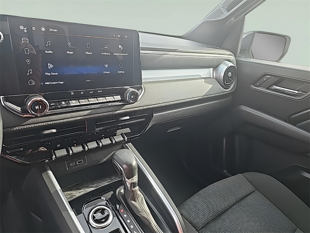 2023 Chevrolet Colorado LT photo 3