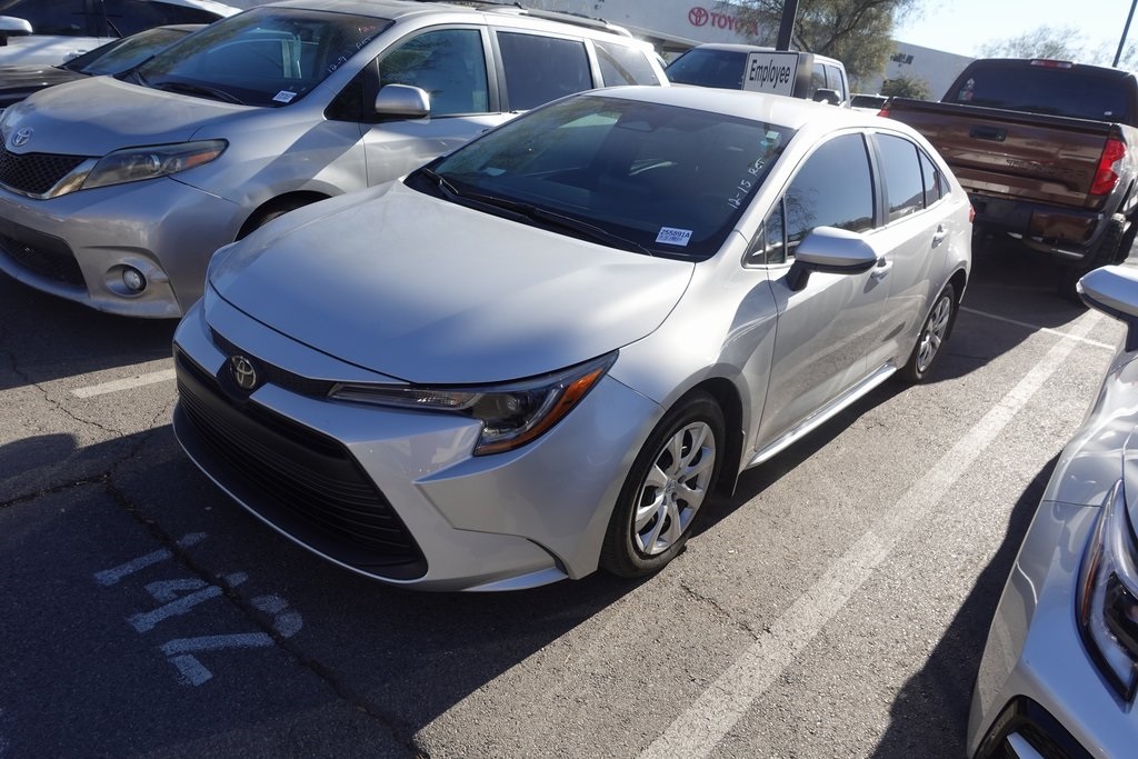 2024 Toyota Corolla LE's photo