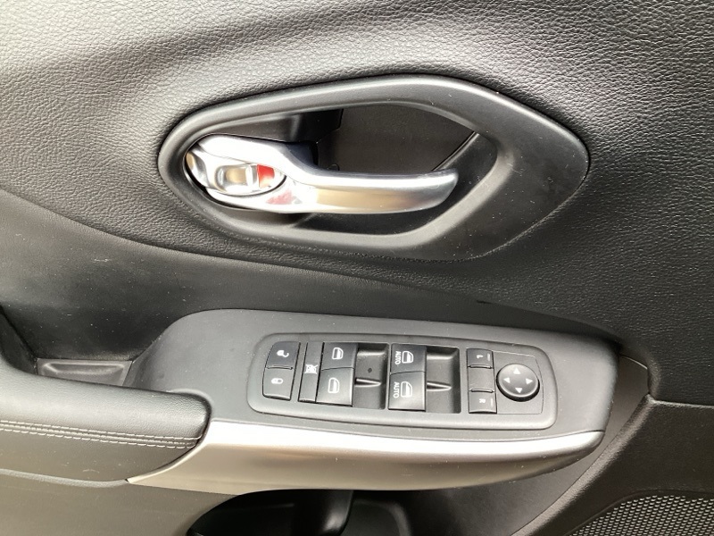 2021 Jeep Cherokee Latitude Lux photo 19