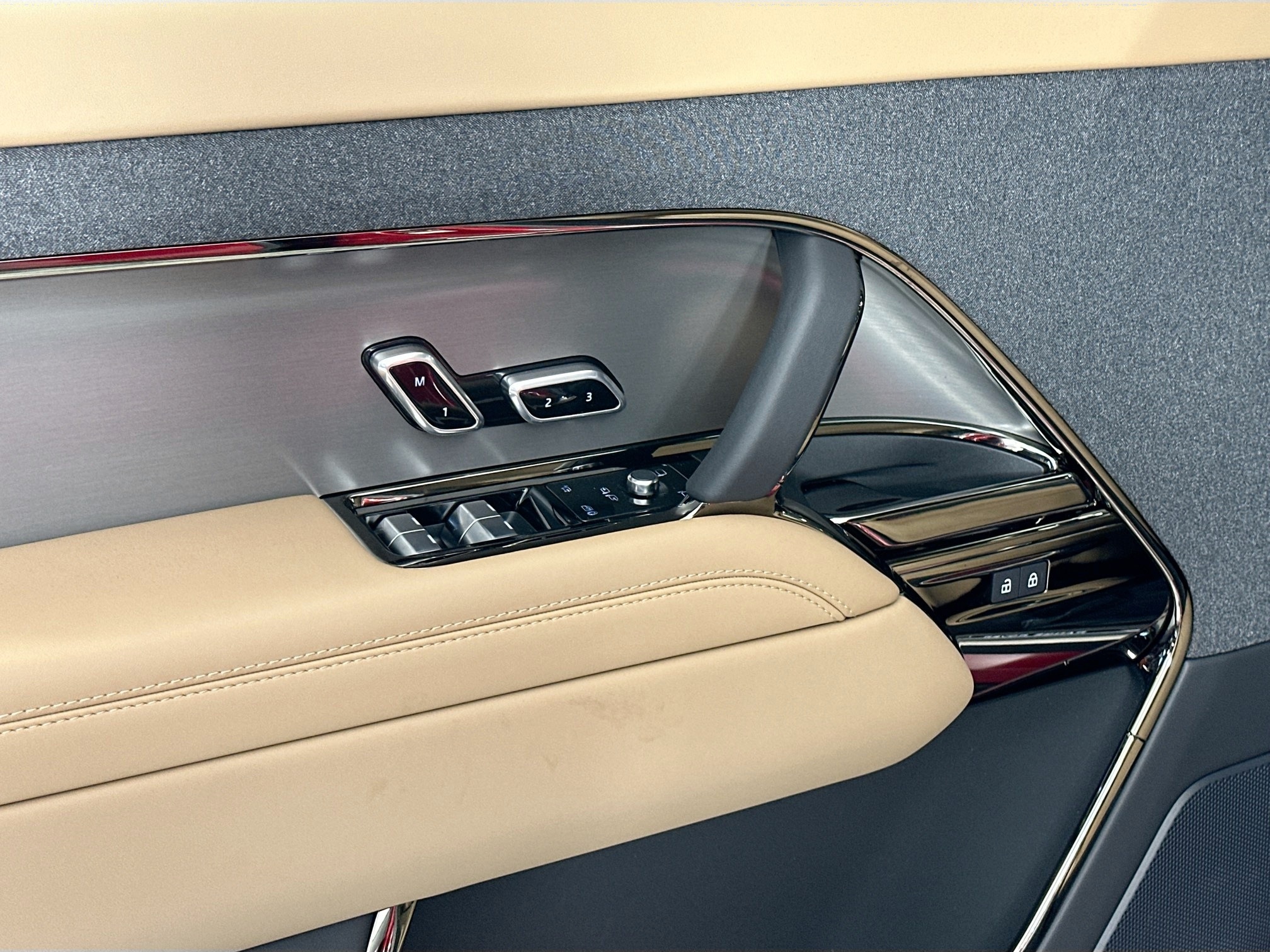 new 2025 Land Rover Range Rover Sport car, priced at $90,540