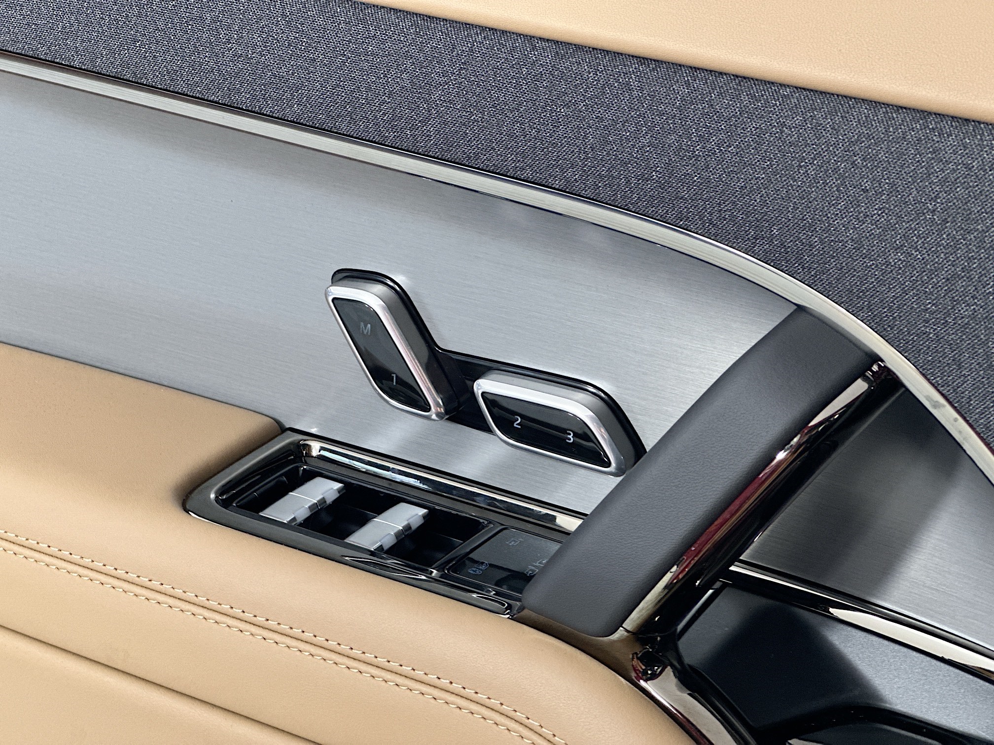 new 2025 Land Rover Range Rover Sport car, priced at $90,540