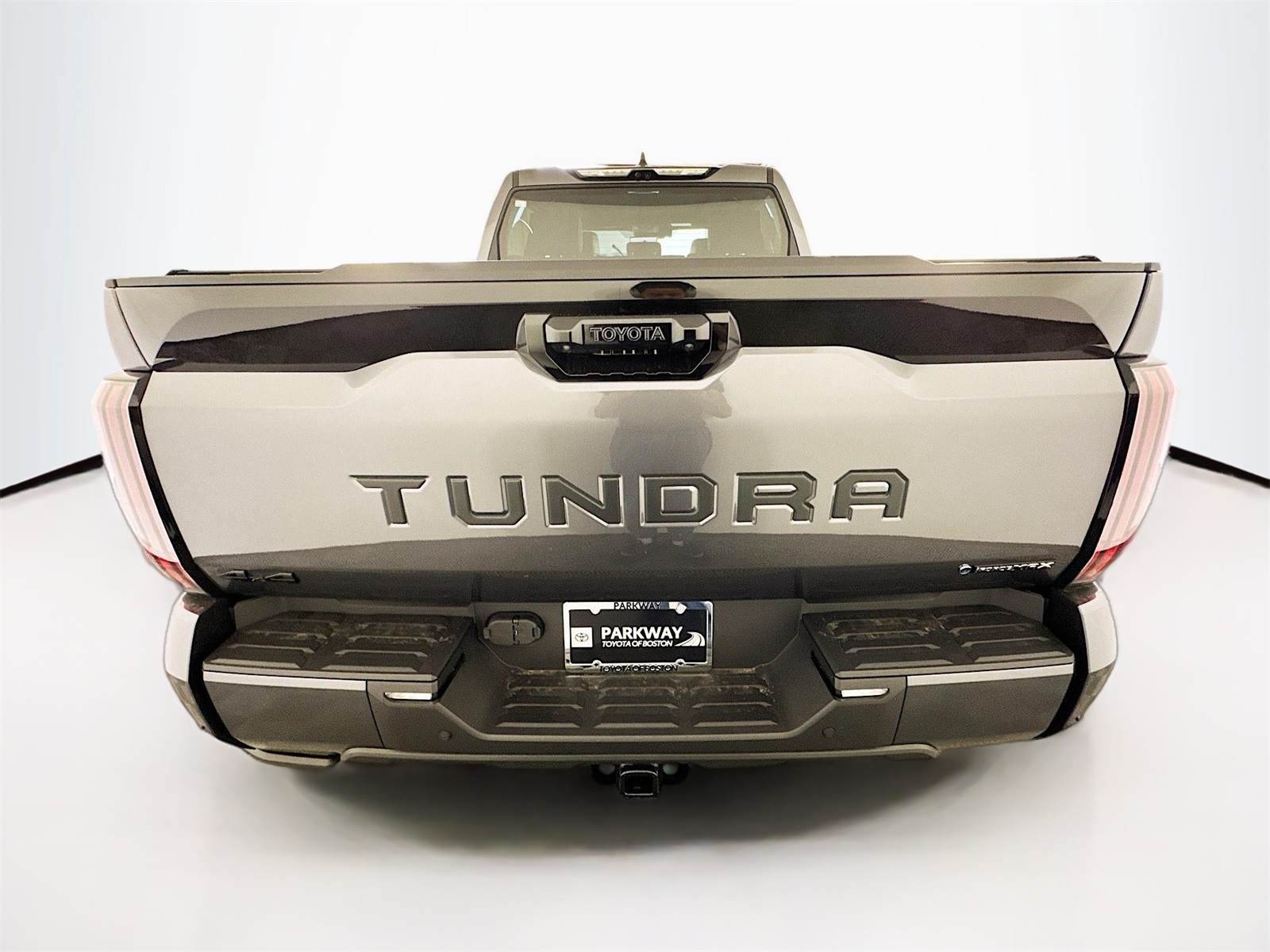 2025 Toyota Tundra CrewMax Platinum photo 4