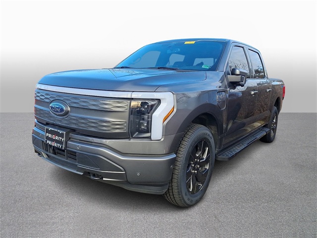 2022 Ford F-150 Lightning Lariat's photo