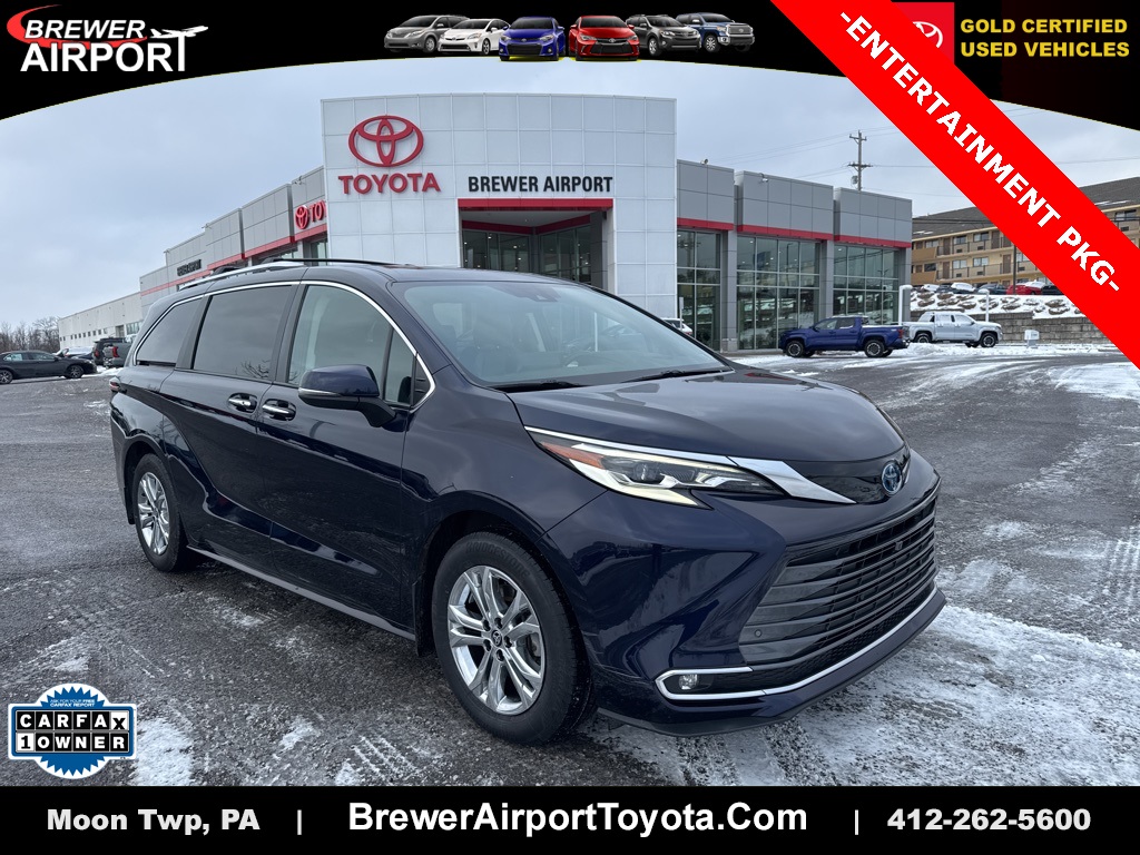 2022 Toyota Sienna Platinum's photo