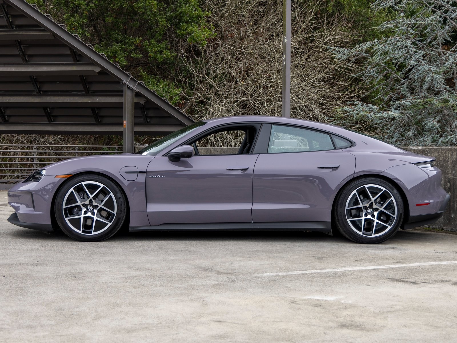 2025 Porsche Taycan photo 2