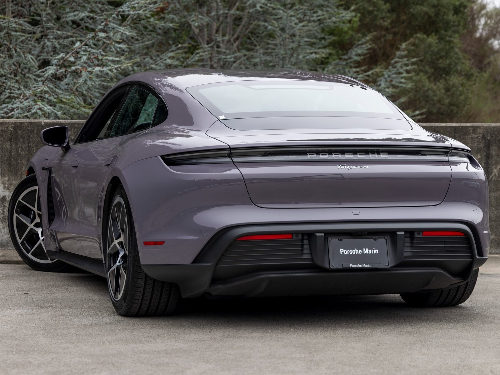 2025 Porsche Taycan photo 3